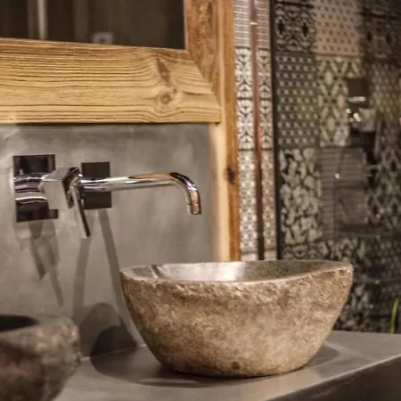 شاليه De Luxe Avec Jacuzzi, Wi-fi Et Parking Prive - Fr-1-671-138 لي جيه